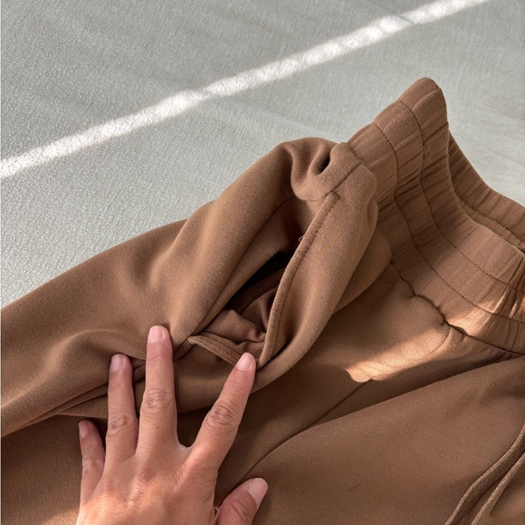 Varley The Slim Pant 25” Cedar color - Picture 10 of 12